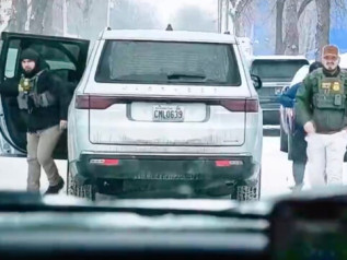 Minneapolis, agenti ICE minacciano i giornalisti Rai