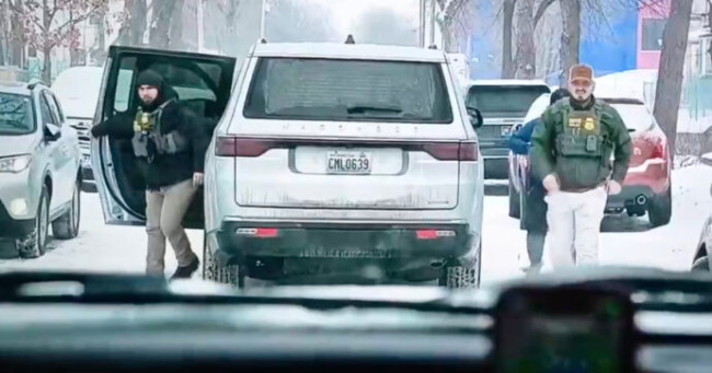 Minneapolis, agenti ICE minacciano i giornalisti Rai