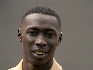 Khaby Lame, dal silenzio virale all’impero globale: accordo da 975 milioni