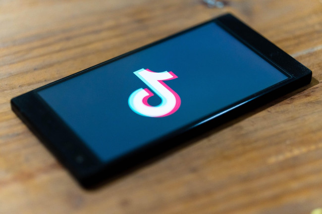 TikTok salvo negli Stati Uniti: Washington riscrive il futuro dell’app senz