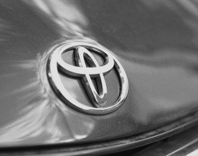 Toyota vola nel 2025: record di vendite nonostante i dazi Usa