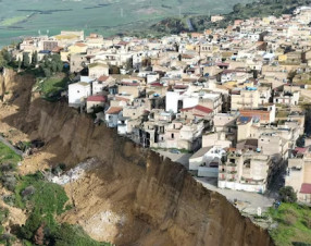 Frana di Niscemi, allerta senza precedenti: area di rischio estesa a 25 km²