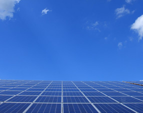 Svolta energetica: rinnovabili oltre i fossili