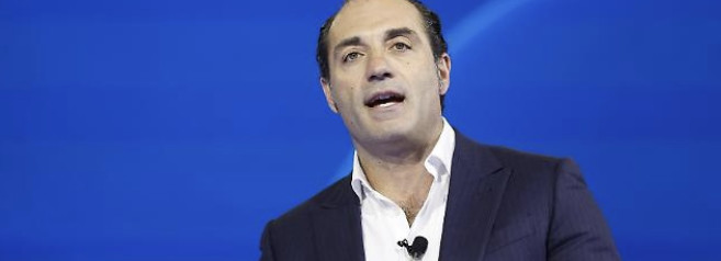 Stellantis cambia rotta: il “reset radicale” per salvare l’ex colosso