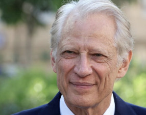 De Villepin: “Basta ricatti dagli USA, l’Europa deve diventare sovrana”