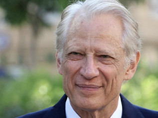 De Villepin: “Basta ricatti dagli USA, l’Europa deve diventare sovrana”