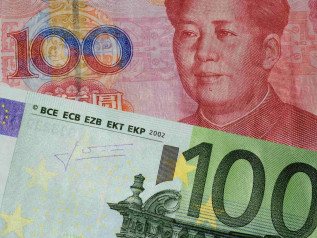 Yuan forte, euro sotto pressione