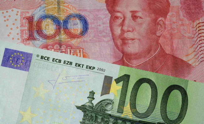 Yuan forte, euro sotto pressione