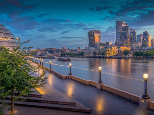 Londra sfida Visa e Mastercard