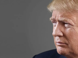 Trump sfida la Corte Suprema: nuovi dazi globali al 10%