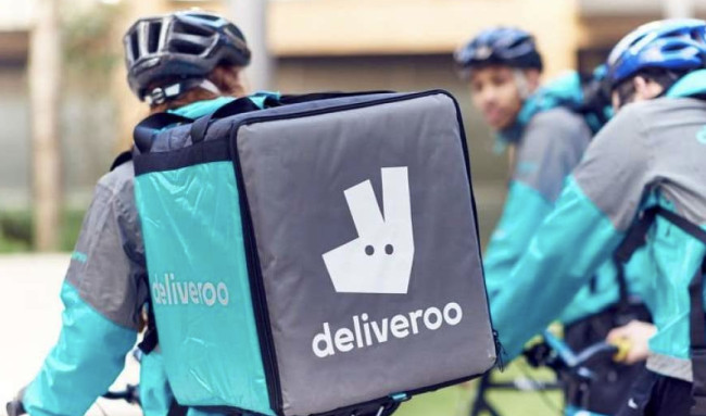 Caporalato digitale, l’inchiesta si allarga: Deliveroo commissariata