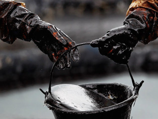 Cortocircuito: perché Trump vuole far salire il prezzo del petrolio?