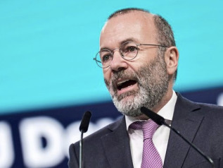 Europarlamento, bufera sul patto segreto tra PPE e AfD