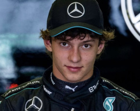 F1, Antonelli fa la storia: trionfo in Cina