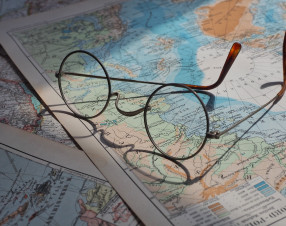 Gli stretti marittimi che tengono in ostaggio l’economia globale