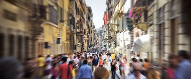 La vita media sale a 83,4 anni. Ma cresce l’emergenza malattie croniche