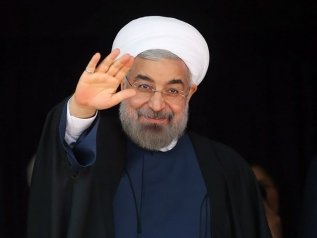 Trump: "Chi fa affari con Teheran non li farà con noi"