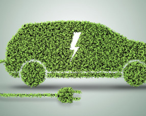 Auto elettrica, rivoluzione nel deserto: ricarica gratis con il sole