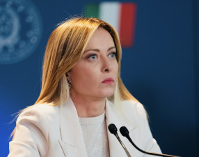 Insulti dalla TV russa: attacco frontale a Giorgia Meloni