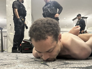 Spari al gala dei media con Trump