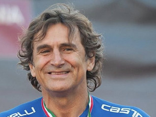 Addio ad Alex Zanardi, il campione dell’impossibile