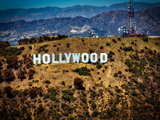 NATO e Hollywood, scoppia il caso: “Incontri segreti con sceneggiatori”