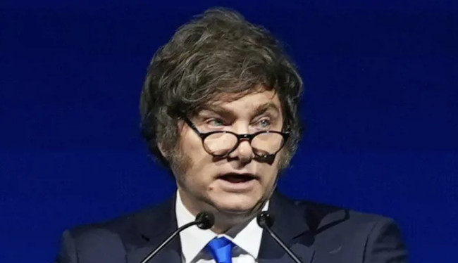 Scandalo nel governo Milei: lusso, viaggi e fondi pubblici nel mirino