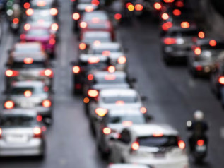 Auto sempre più care, italiani stretti tra rate e carburante