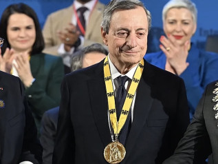 Draghi scuote l’Europa: “Siamo soli”