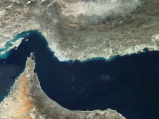 Iran, Teheran alza la tensione su Hormuz