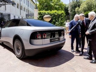 Ferrari Luce: nasce la prima elettrica di Maranello