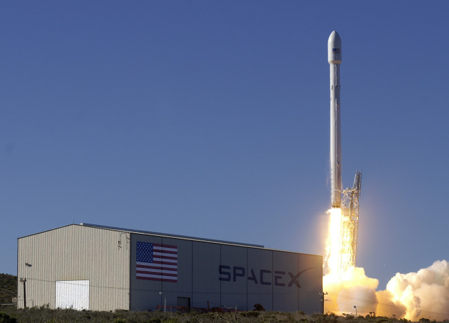 SpaceX da record: sbarco storico in Borsa, Musk supera quota 1.000 miliardi