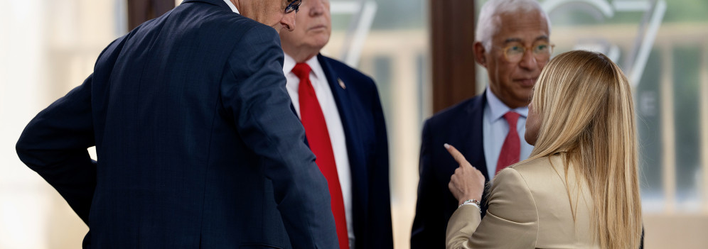 Trump: “Mi ha fatto pena, Meloni mi ha implorato per fare una foto con me”