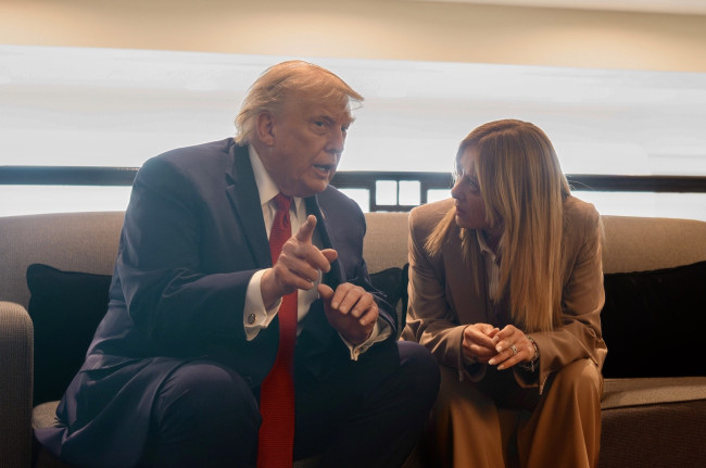 Trump insiste su Giorgia Meloni