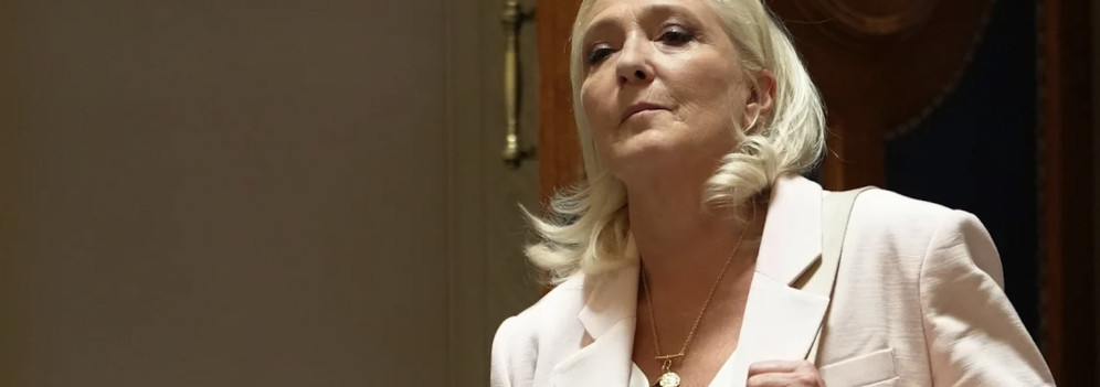 Le Pen condannata ma ancora in corsa. Si candida all'Eliseo nel 2027