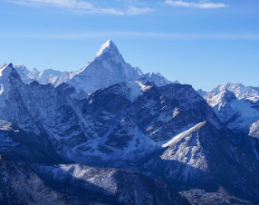 Drone cinese oltre l’Everest: record mondiale a 8.861 metri