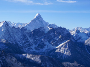 Drone cinese oltre l’Everest: record mondiale a 8.861 metri