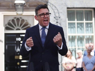 Nasce il Governo Burnham: Healey all’Economia, Miliband agli Esteri