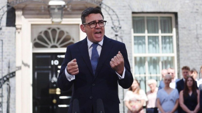 Nasce il Governo Burnham: Healey all’Economia, Miliband agli Esteri