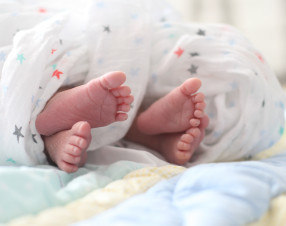 Un nuovo minimo storico: nel 2025 nati appena 355 mila bambini