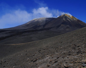Etna, il vulcano diventa una “palestra lunare”