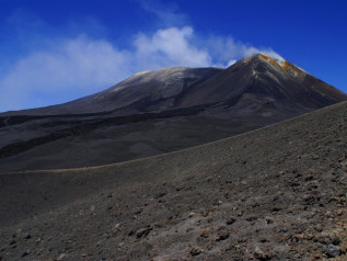 Etna, il vulcano diventa una “palestra lunare”