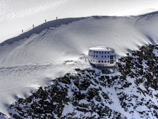32 alpinisti bloccati al Goûter: il sindaco nega l’elicottero gratuito