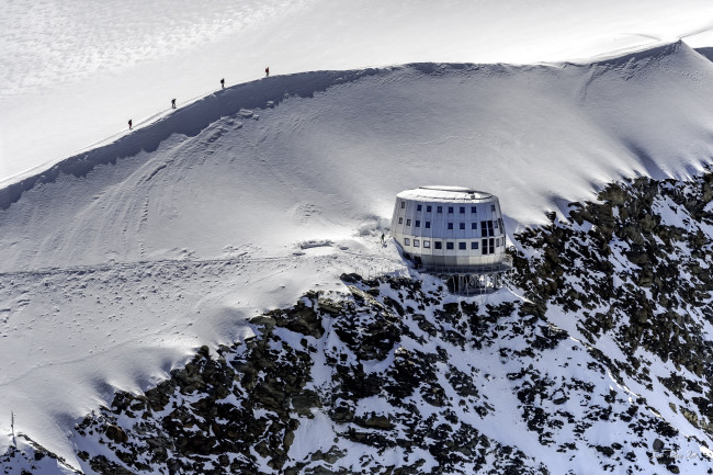 32 alpinisti bloccati al Goûter: il sindaco nega l’elicottero gratuito
