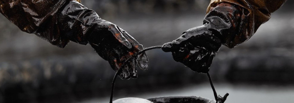 Russia, il paradosso del petrolio: Mosca ora importa benzina dall’India