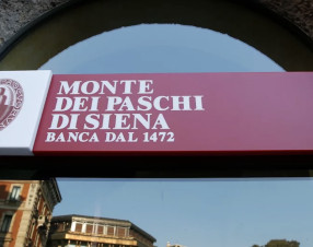 MPS sfida Intesa con una doppia offerta da 34 mld: Ft la definisce “folle”