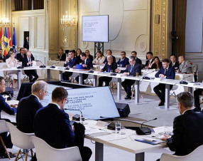 Macron: “In autunnno esercitazioni dei Volenterosi”. Senza l’Italia
