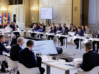 Macron: “In autunnno esercitazioni dei Volenterosi”. Senza l’Italia
