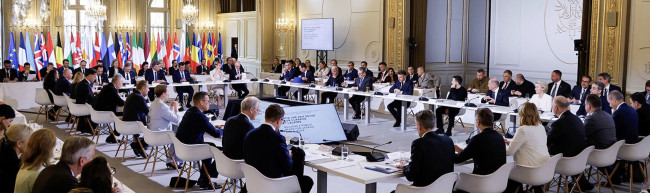 Macron: “In autunnno esercitazioni dei Volenterosi”. Senza l’Italia