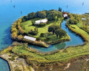 Venezia, in vendita un’intera isola privata con fortino napoleonico